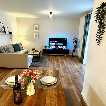 Geraeumiges 2R City-Apartment Uninaehe Mit Tv Streaming, Terrasse Magdeburgo Exterior foto