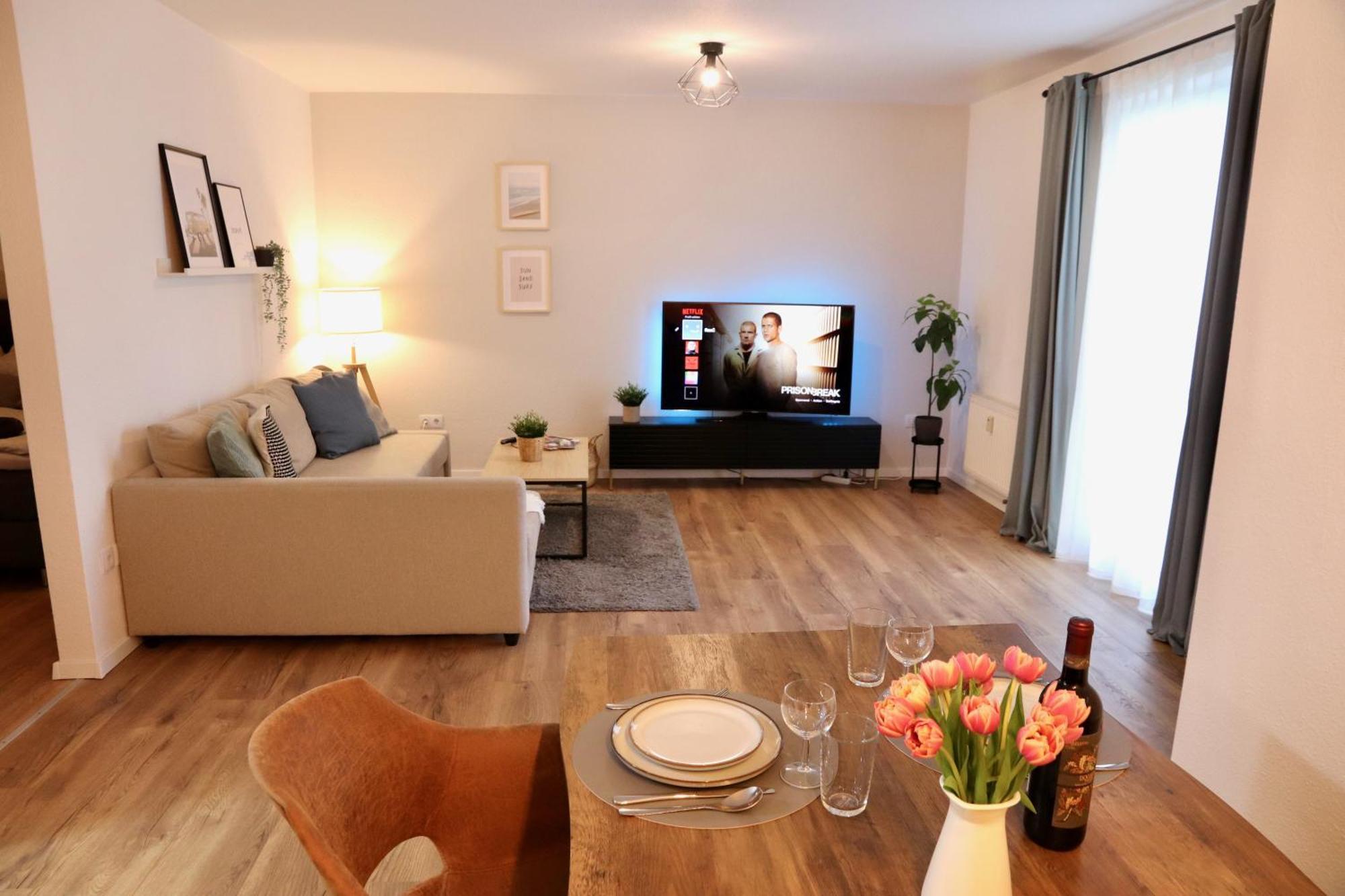 Geraeumiges 2R City-Apartment Uninaehe Mit Tv Streaming, Terrasse Magdeburgo Exterior foto