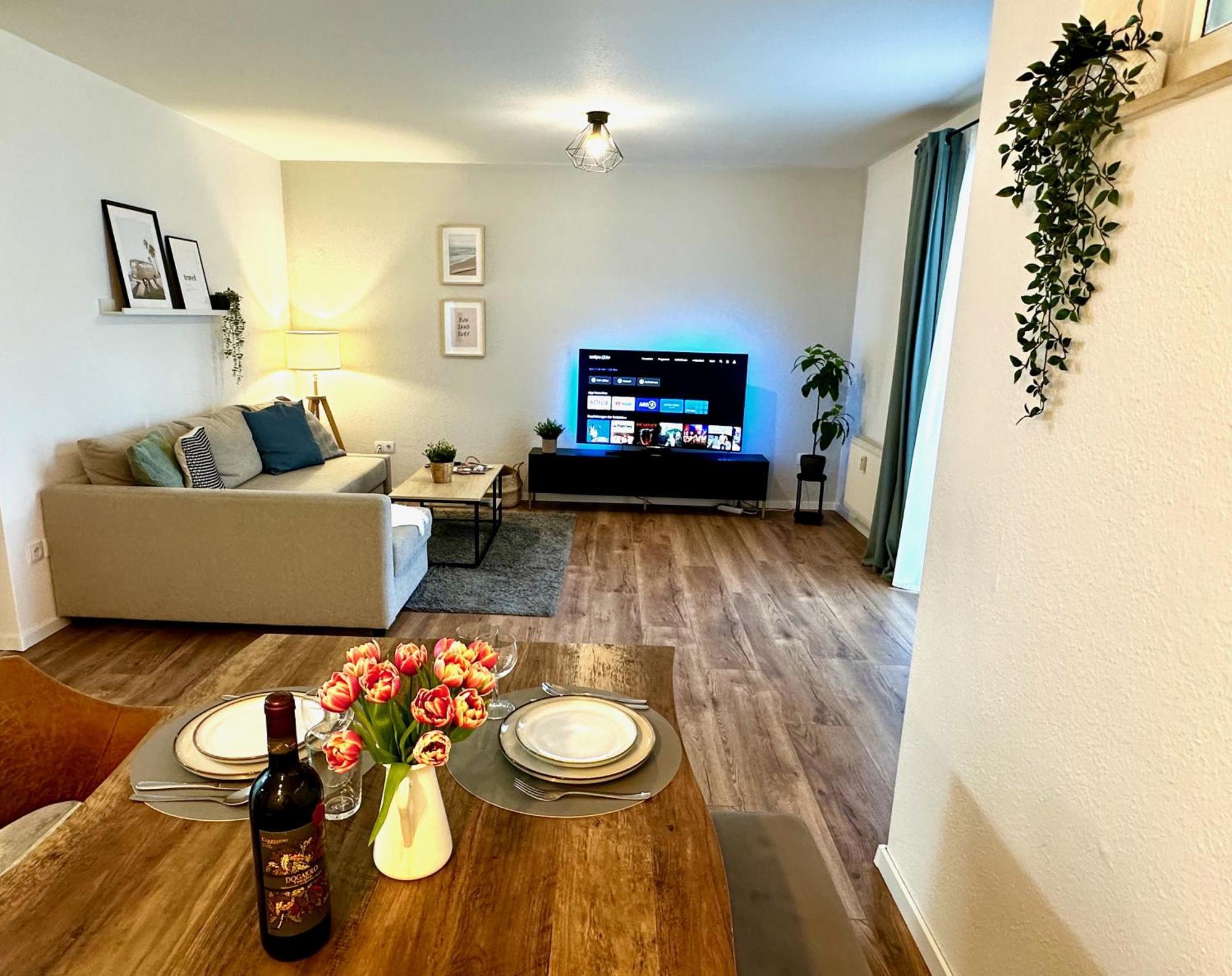 Geraeumiges 2R City-Apartment Uninaehe Mit Tv Streaming, Terrasse Magdeburgo Exterior foto